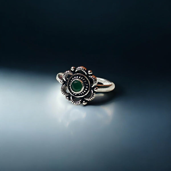 Emerald Green Bloom Flower Bichiya Toe Ring in 925 Silver misste