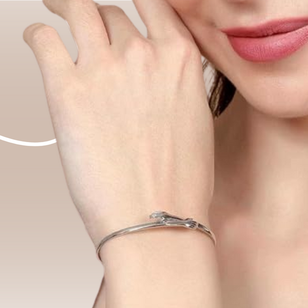 Stylish Modern Hug Kada Bracelet For Women | Made with 925 Silver misste